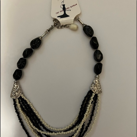 BEAUTIFUL BLACK AND CREAM COLORED BEADED MULTI STRANDED NECKLACE - Picture 4 of 8